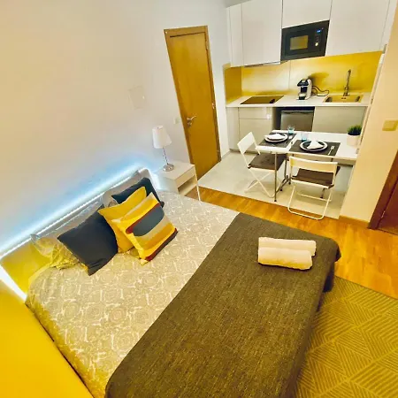 Luxury Studio Flat In Lisbon City Center, Station דירה